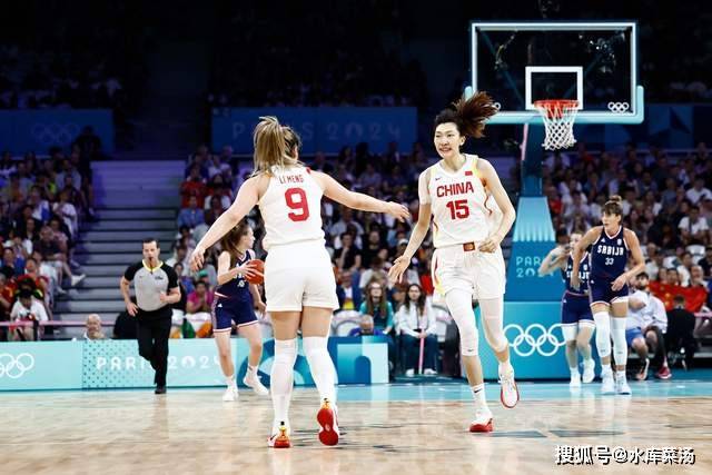 哈迪坐地助攻克莱三分命中