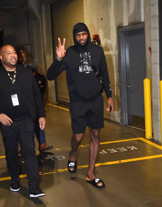 日本职棒：读卖巨人队强打冈本和真在 2025 赛季击出个人第 300 支本垒打