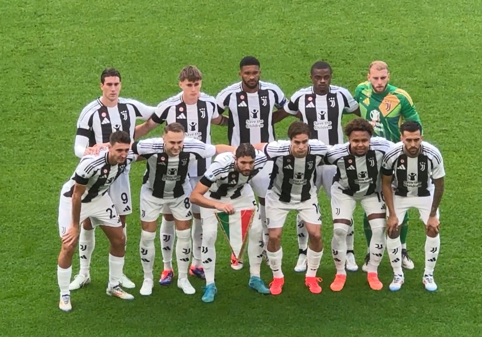 西甲-巴萨3-1紧追皇马 莱万替补建功