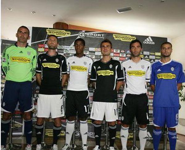 官方：摩洛哥国门布努当选非洲年度最佳门将