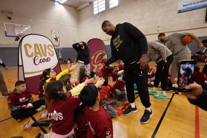 [NBA]东契奇38分 湖人负太阳7连胜被终结