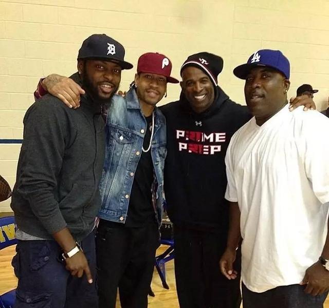 德州游骑兵在 2024 年宣布将永久退役其 2023 年夺冠阵容的核心球衣